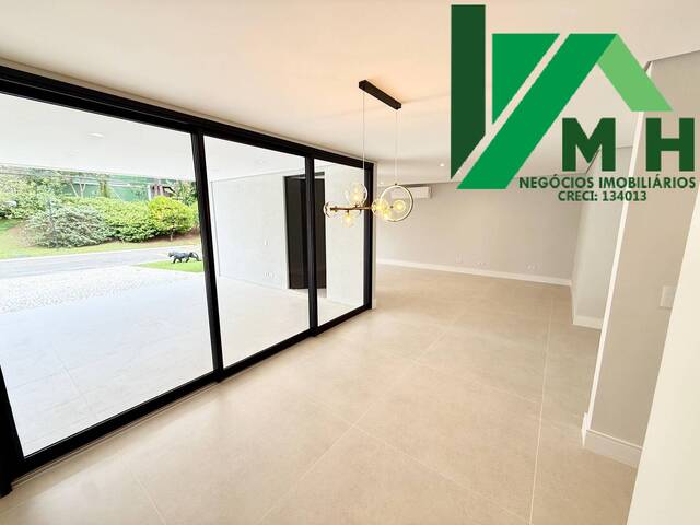 Casa para Venda em Santana de Parnaíba - 4